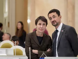 Кадры: Заседание ЗакСа 12 ноября