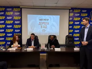 Экс-разведчик США Риттер презентовал книгу в петербургском отделении ЛДПР