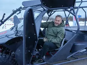 Бельский прокатился на боевом багги