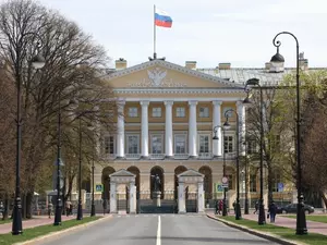 Петербуржцев предостерегли об аферистах, выдающих себя за чиновников Смольного