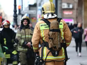 Пожарные потушили премиальную иномарку в Петроградском районе