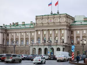 Комиссия ЗакСа поддержала законопроект об увеличении срока оплаты парковки