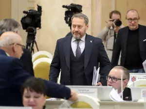 Кадры: Заседание ЗакСа 10 декабря