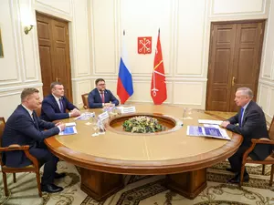 Беглов принял в Смольном муниципалов из "Школы мэров"