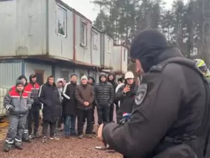 На стройке в Ленобласти мигрант прыгал от полиции со второго этажа