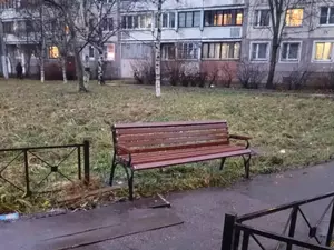 Во Фрунзенском районе после прямой линии Беглова поставили скамейки