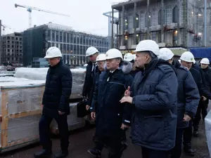 Краснов с Бегловым посетил стройку Судебного квартала