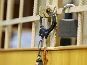 Бывшего сотрудника прокуратуры и СК обвинили в организации незаконной миграции