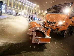 Смольный: Уборка снега в Петербурге идет в усиленном режиме
