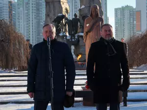 Беглов и Бельский возложили цветы к монументу воинам-афганцам