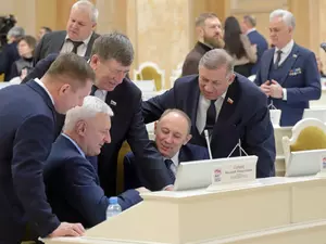 Кадры: Заседание ЗакСа 18 февраля