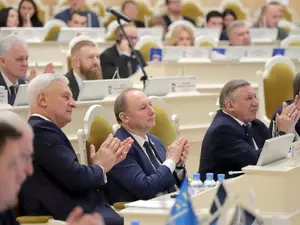 Кадры: Заседание ЗакСа 25 марта