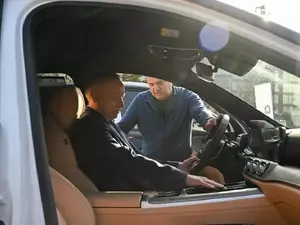 Поляков показал Беглову новый автомобиль российского бренда Jeland