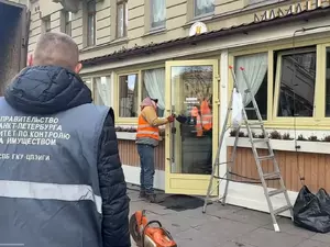 ККИ начал снос веранды ресторана "Мамалыга" напротив Казанского собора