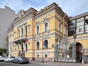 Особняк рядом с Таврическим садом выставили на торги за 800 млн рублей