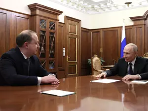 Путин призвал не допустить "зависания" по строительству ледоколов в Петербурге