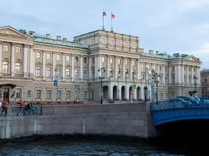 Депутаты приняли в первом чтении законопроект о соцконтракте для участников СВО
