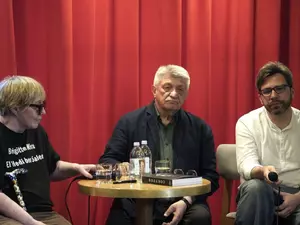 Сокуров поговорил о Ленфильме и Михалкове на показе книги в "Подписных изданиях"