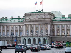 Депутаты ЗакСа объявили перерыв в пленарных заседаниях