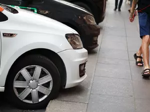 В Петербурге уточнили правила парковки автомобилей во дворах