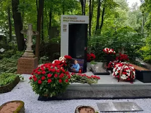 На могиле экс-главы Минтранса Старовойта открыли памятник в годовщину его смерти
