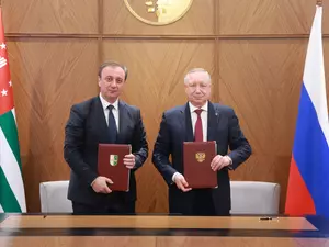 Беглов подписал соглашение о сотрудничестве с премьер-министром Абхазии Делбой