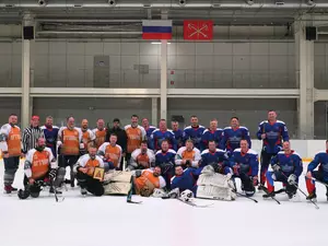 Депутаты ЗакСа сыграли в хоккей со священниками