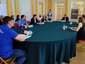 "Единая Россия" посоветовала кандидатам осторожнее вести соцсети перед выборами