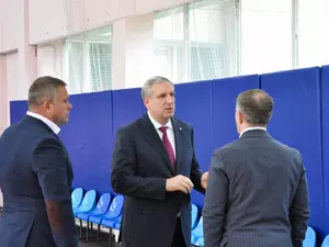 Мейксин проверил установку видеокамер на двух избирательных участках