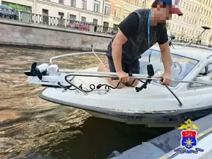 Речной трамвай и катер столкнулись у Михайловского замка