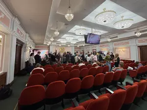 У ВС выстроилась очередь в день рассмотрения иска о снятии "Яблока" с выборов