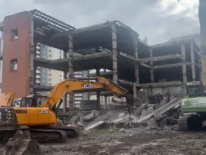 ККИ начал снос самовольной постройки на проспекте Энтузиастов