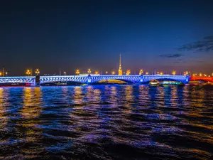 Петербургские мосты подсветят в цвета российского флага