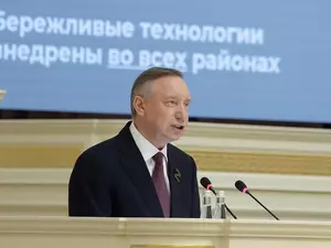 Беглов пообещал лично проверять патриотические стенды в школах