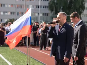 Бельский поздравил учеников школы № 208 Красносельского района с Днем знаний