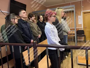Горсуд снизил условные сроки участникам фотосессии на кладбище