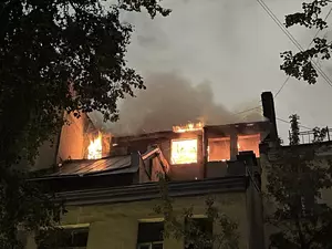 На Васильевском острове вспыхнул пожар рядом с журфаком СПбГУ