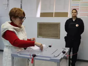 Дмитриева проголосовала в Петербурге в "промежуточный" день выборов