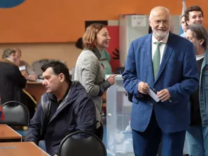 Амосов победил Куликова на выборах по 6-му округу в ЗакС