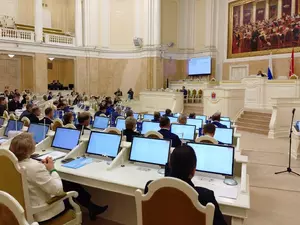 Авдеев зачитал обращение Матвиенко к депутатам восьмого созыва ЗакСа