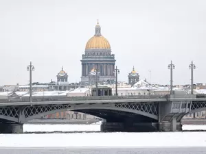 В ночь на 30 сентября в Неву скатилась машина