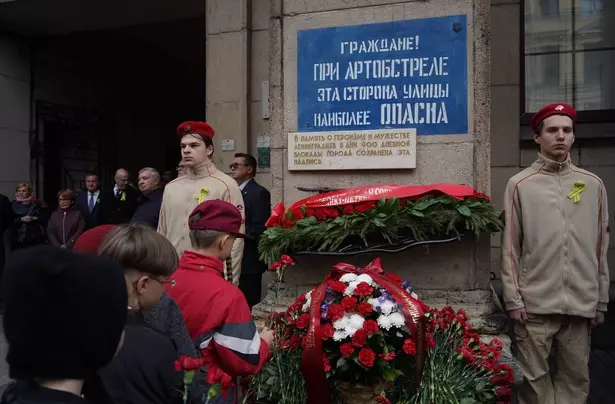 Город вспоминает, как начиналась блокада, и скорбит Город вспоминает, как начиналась блокада, и скорбит